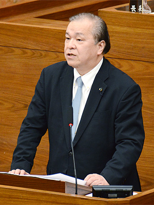 質疑を行う藤井しんすけ