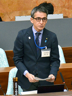 答弁を行う文化スポーツ観光局長