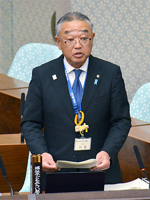 答弁を行う福祉子どもみらい局長